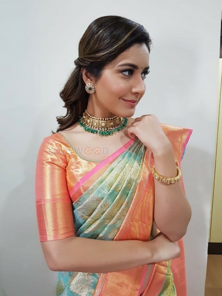 Raashi Khanna Saree Photos