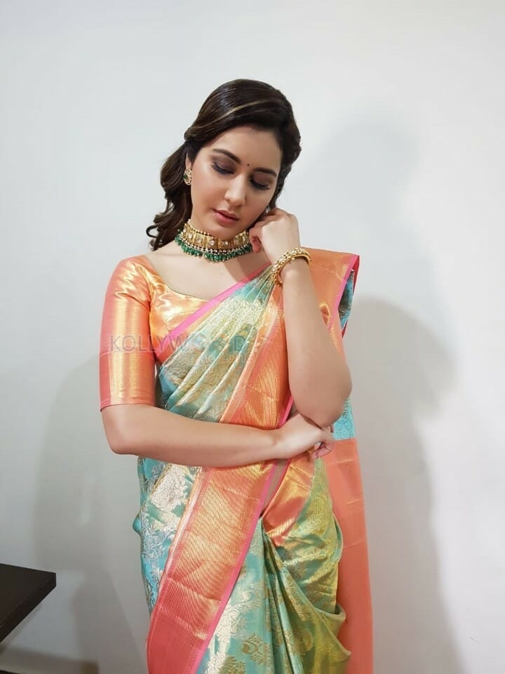 Raashi Khanna Saree Photos