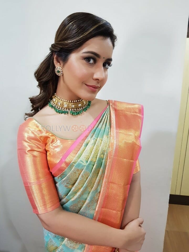 Raashi Khanna Saree Photos