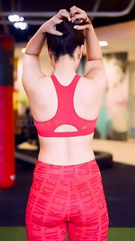 Raashi Khanna Showing her Ass in a Calvin Klein Workout Photo 01