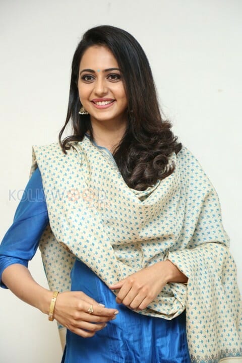 Rakul Preet Singh At Rarandi Veduka Chudam Press Meet Pictures