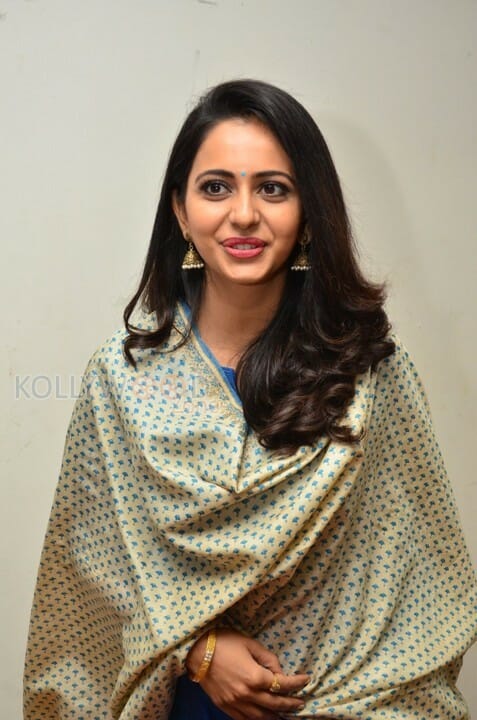 Rakul Preet Singh At Rarandi Veduka Chudam Press Meet Pictures