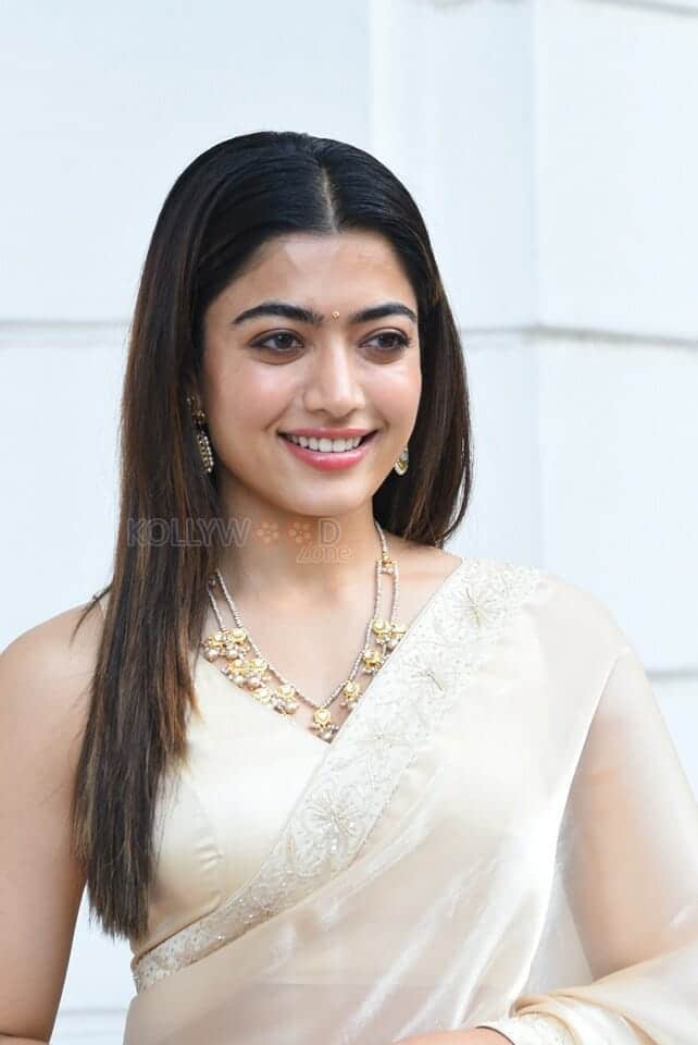 Rashmika Mandanna at Pushpa Movie Pre Release Interview Photos 18