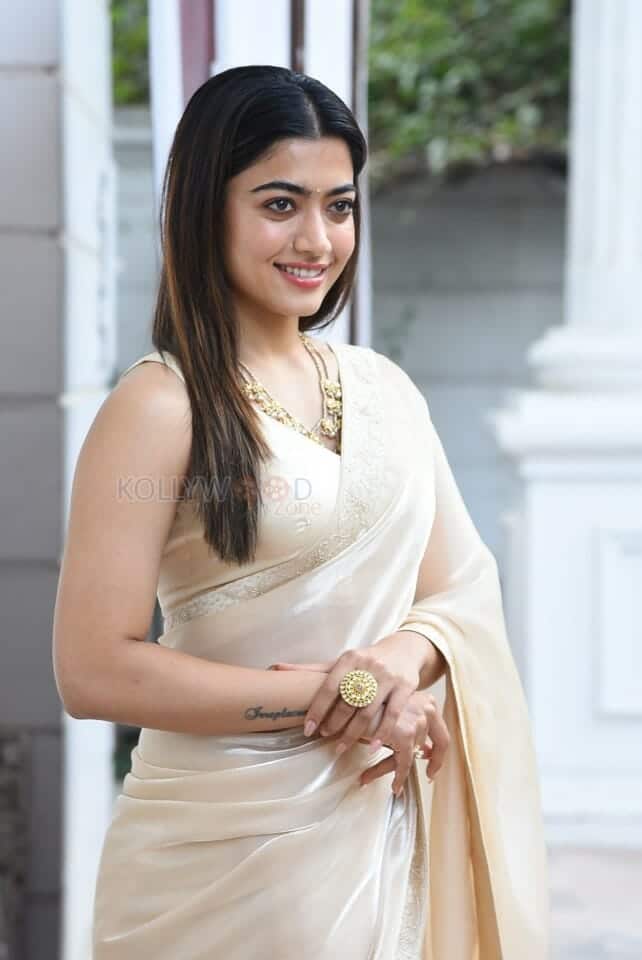 Rashmika Mandanna at Pushpa Movie Pre Release Interview Photos 19