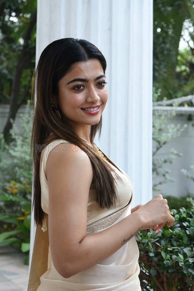 Rashmika Mandanna at Pushpa Movie Pre Release Interview Photos 24