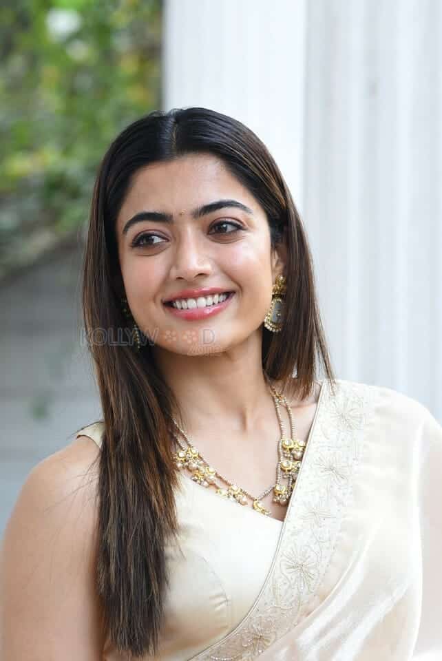 Rashmika Mandanna at Pushpa Movie Pre Release Interview Photos 35