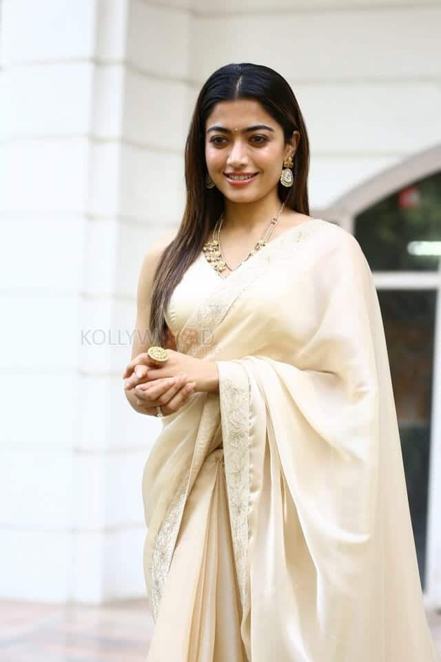 Rashmika Mandanna at Pushpa Movie Pre Release Interview Photos 41