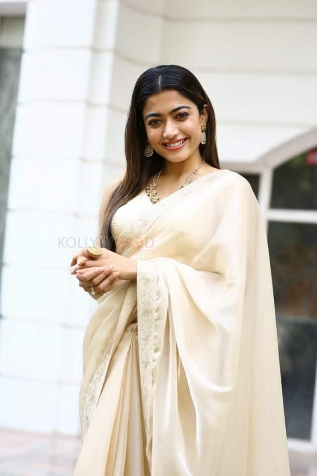 Rashmika Mandanna at Pushpa Movie Pre Release Interview Photos 42