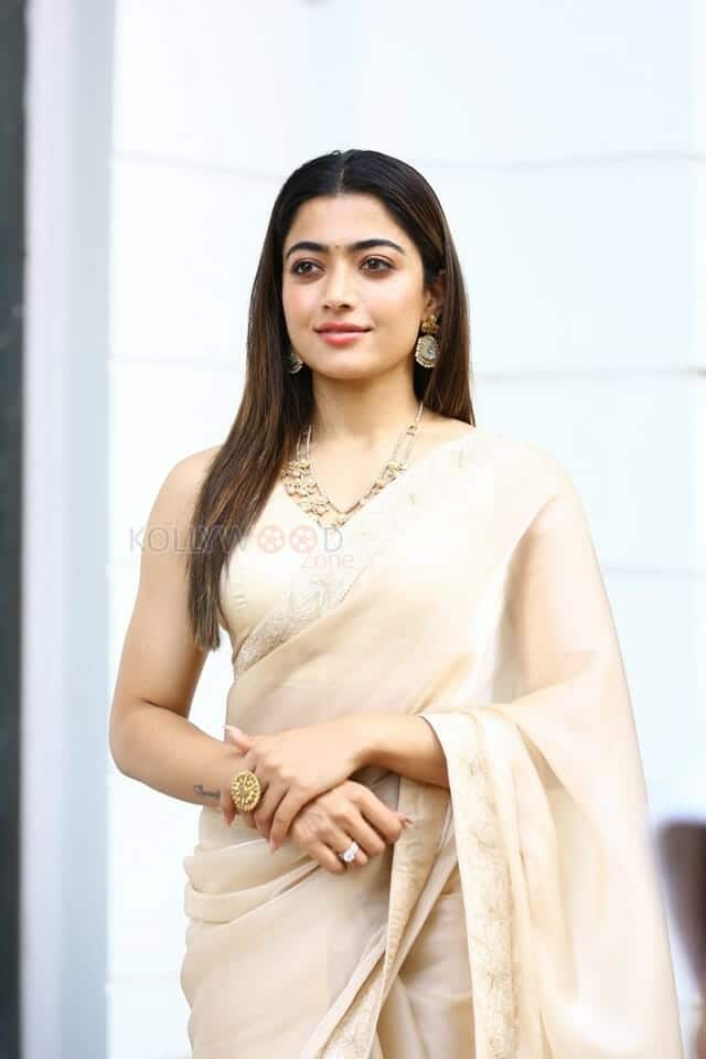 Rashmika Mandanna at Pushpa Movie Pre Release Interview Photos 49