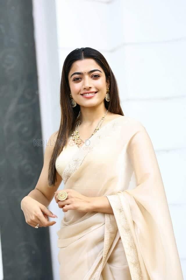 Rashmika Mandanna at Pushpa Movie Pre Release Interview Photos 50