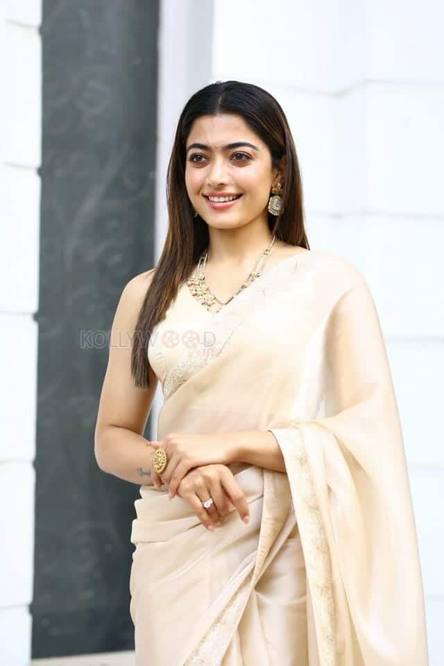 Rashmika Mandanna at Pushpa Movie Pre Release Interview Photos 51