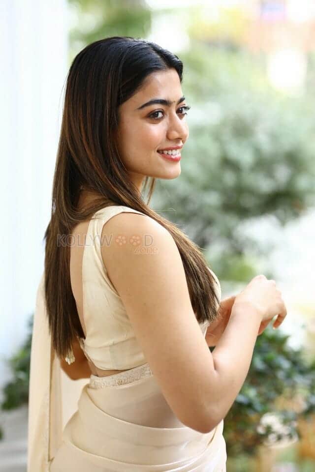 Rashmika Mandanna at Pushpa Movie Pre Release Interview Photos 55