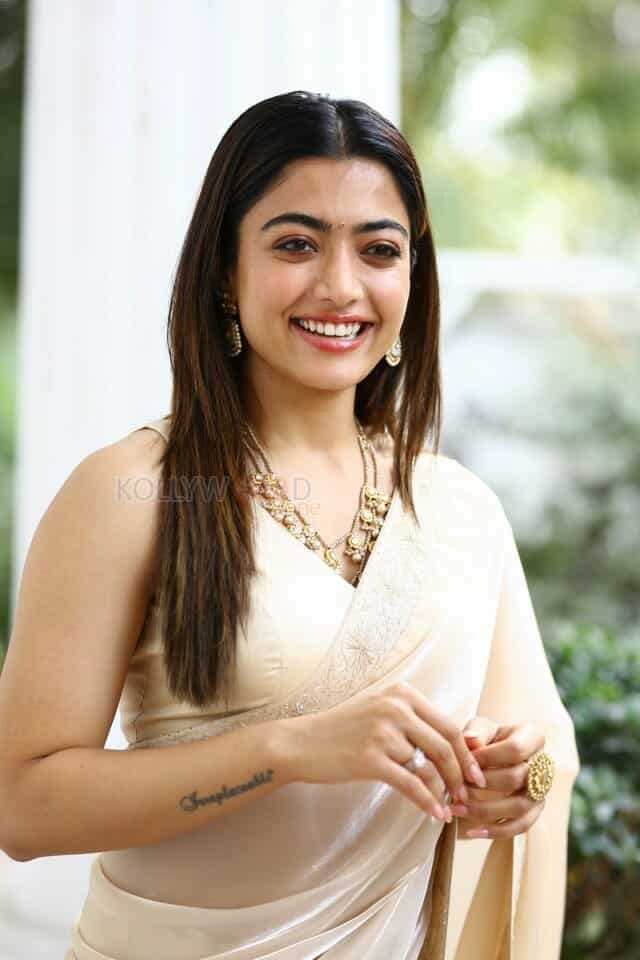 Rashmika Mandanna at Pushpa Movie Pre Release Interview Photos 59