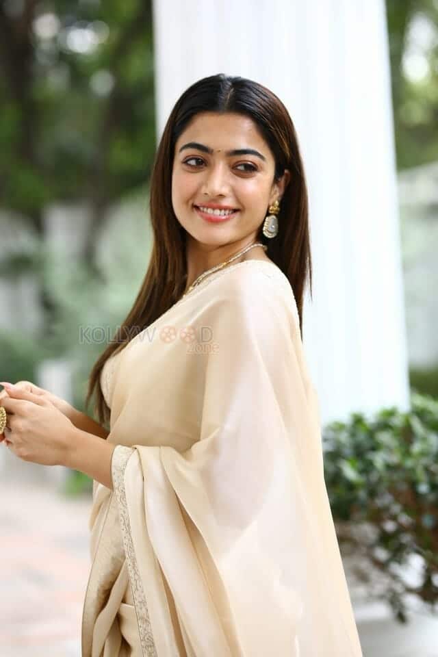 Rashmika Mandanna at Pushpa Movie Pre Release Interview Photos 60