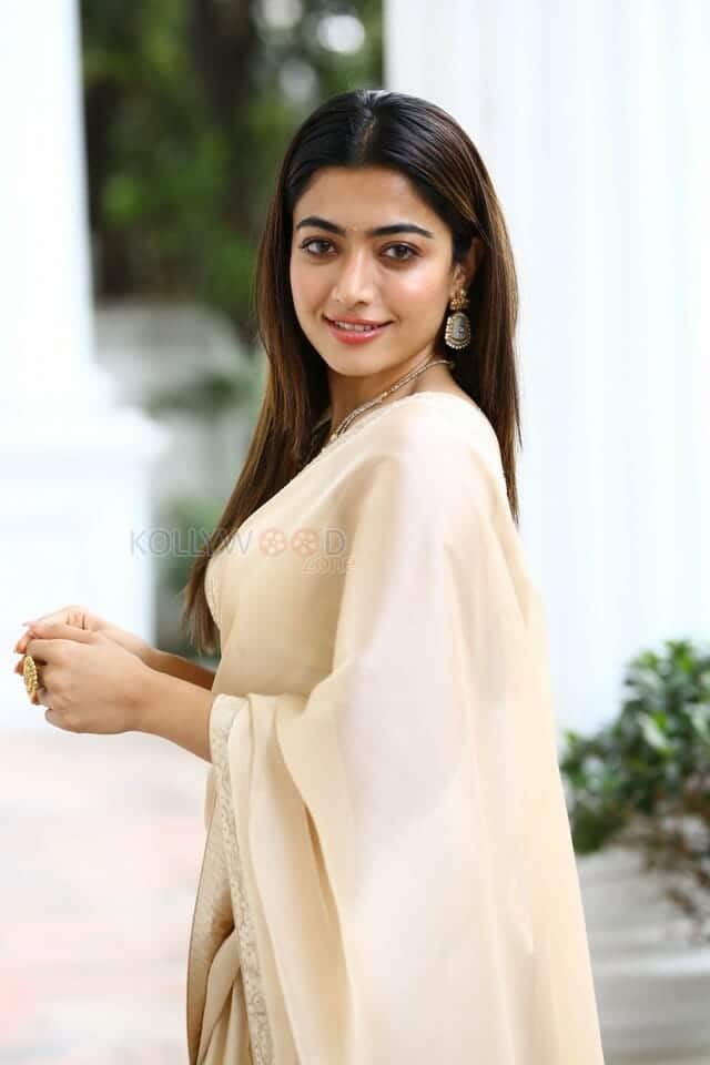 Rashmika Mandanna at Pushpa Movie Pre Release Interview Photos 61