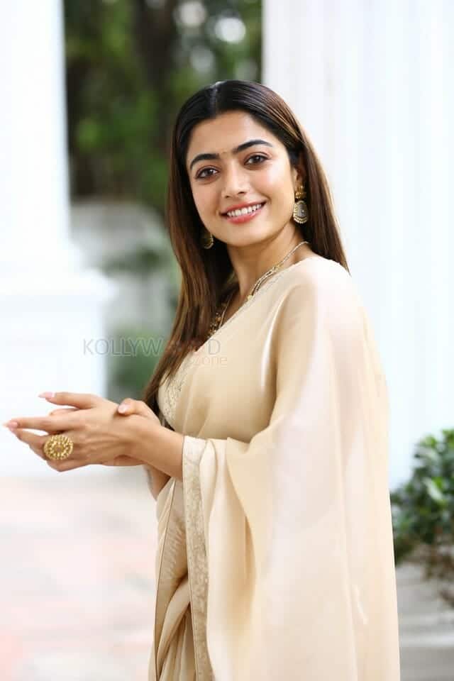 Rashmika Mandanna at Pushpa Movie Pre Release Interview Photos 62