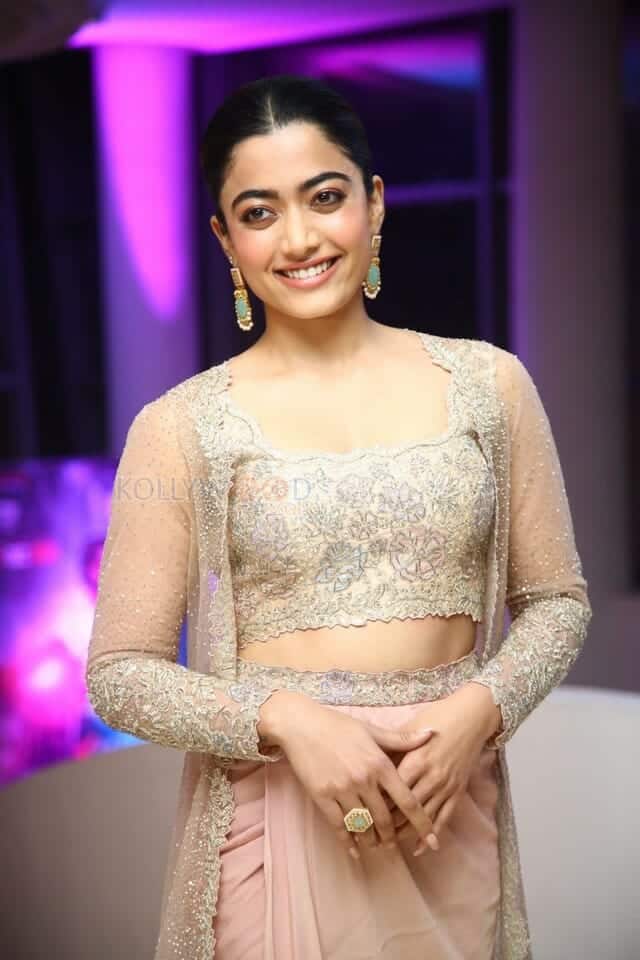 Rashmika Mandanna at Pushpa Movie Pre Release Interview Photos 67