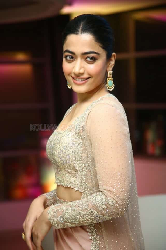 Rashmika Mandanna at Pushpa Movie Pre Release Interview Photos 72