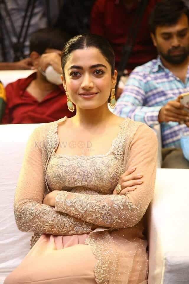 Rashmika Mandanna at Pushpa Movie Pre Release Interview Photos 77