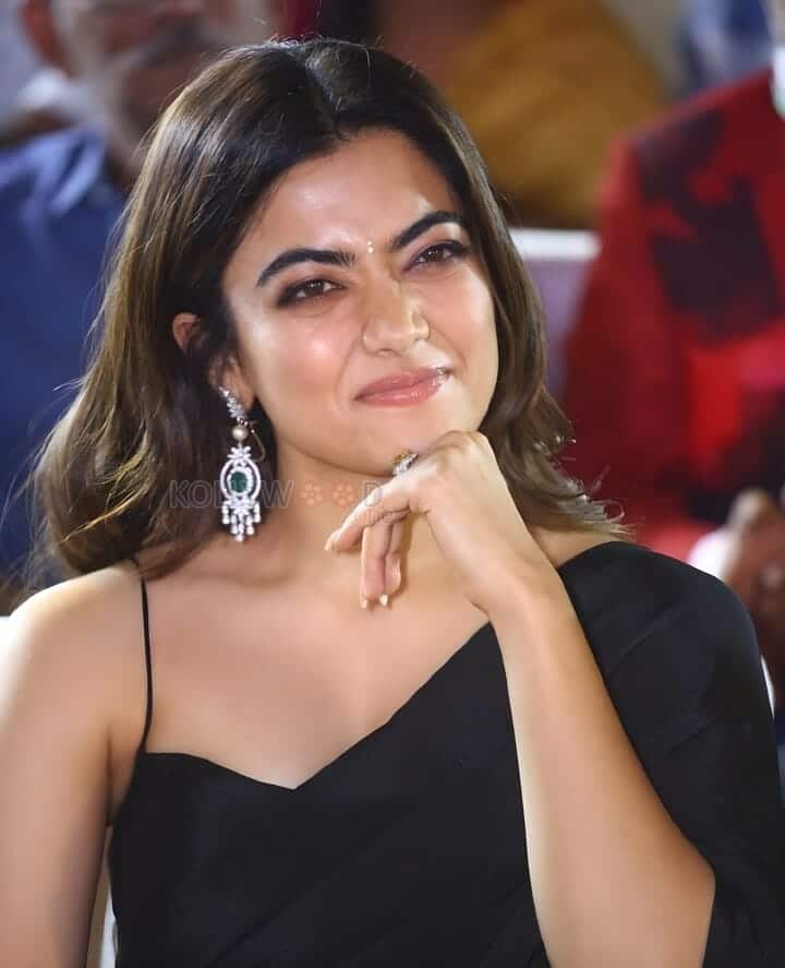 Rashmika Mandanna in a Stunning Black Saree Pictures 07