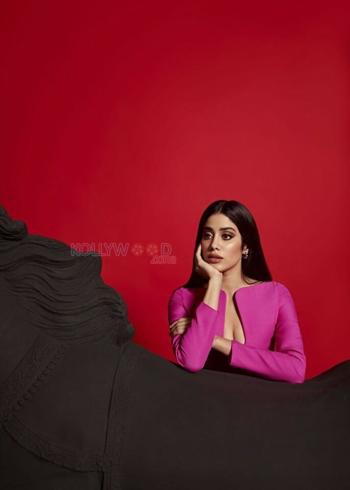 Red Hot Janhvi Kapoor Horse Photoshoot Pictures 04