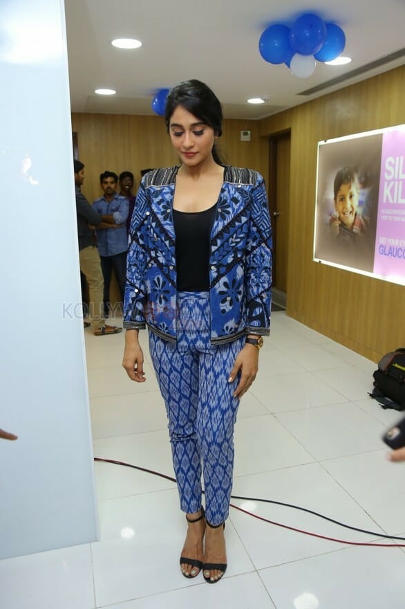 Regina Cassandra At Dr