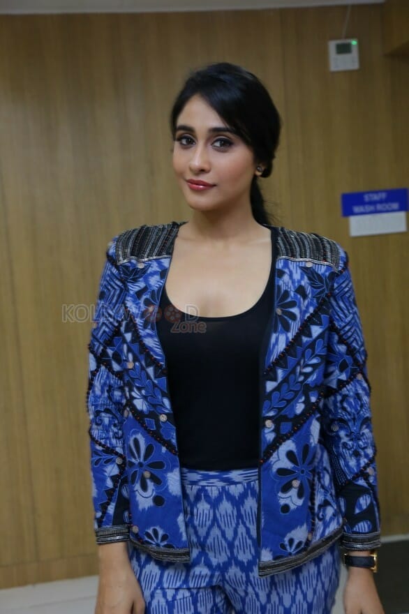 Regina Cassandra At Dr