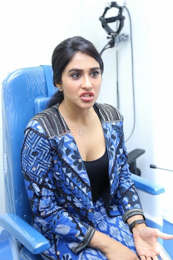 Regina Cassandra At Dr