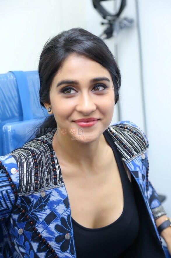 Regina Cassandra At Dr