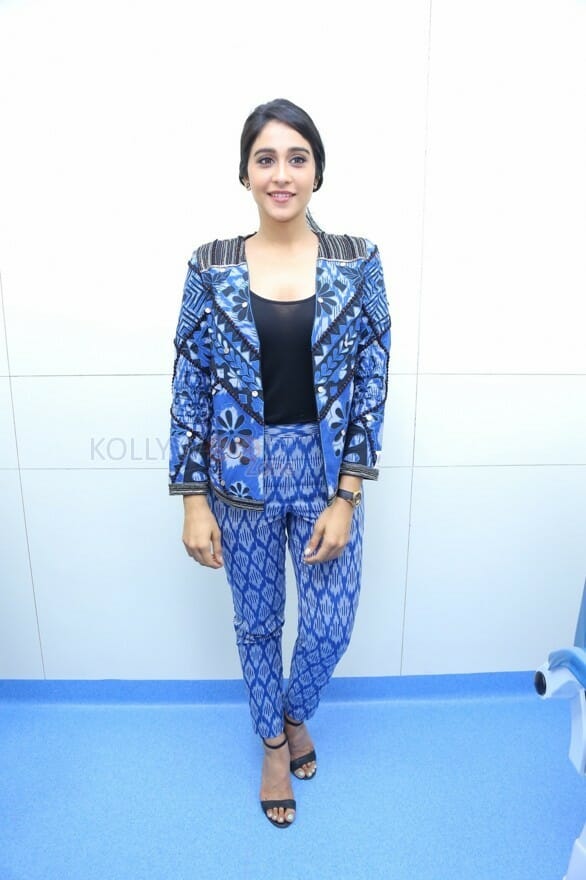 Regina Cassandra At Dr