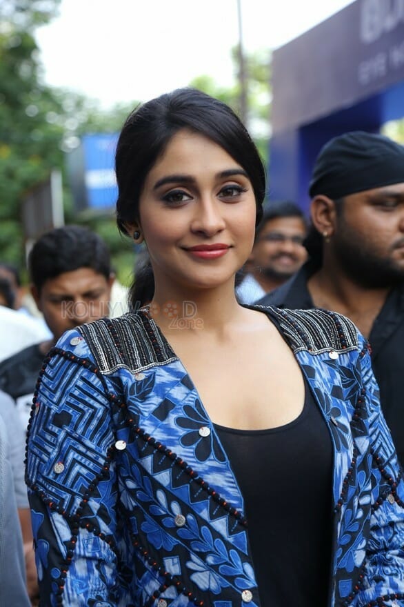 Regina Cassandra At Dr