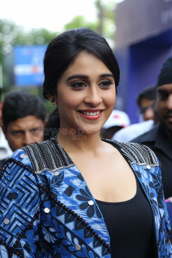 Regina Cassandra At Dr