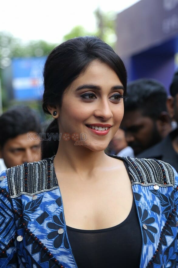 Regina Cassandra At Dr