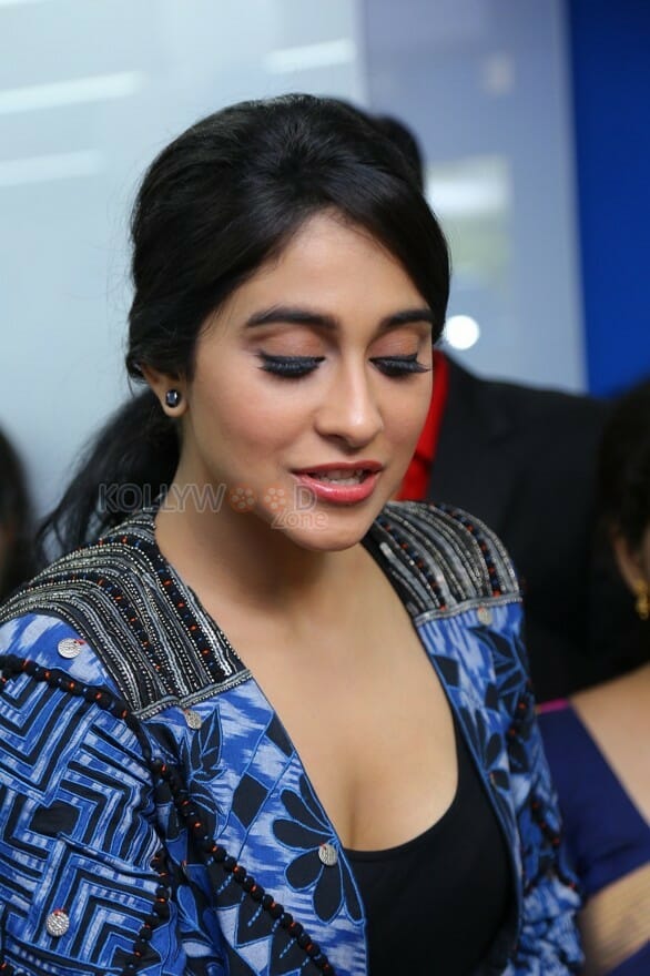 Regina Cassandra At Dr