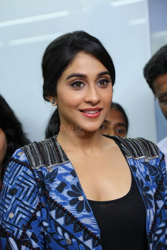 Regina Cassandra At Dr