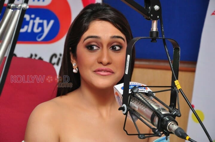 Regina Cassandra At Radio City Photos