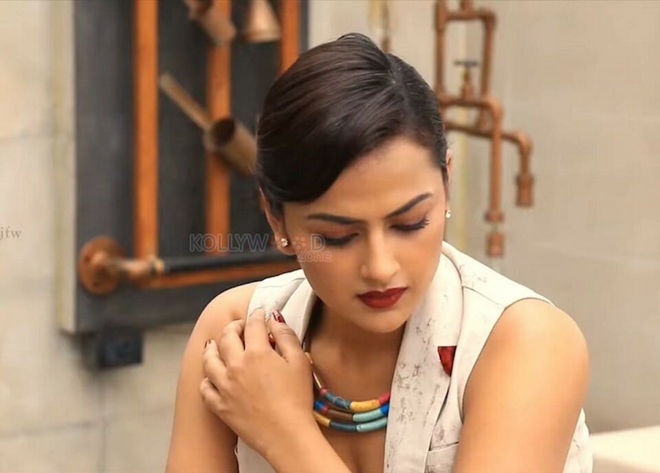 Richie Movie Heroine Shraddha Srinath Jfw Magazine Photoshoot Photos