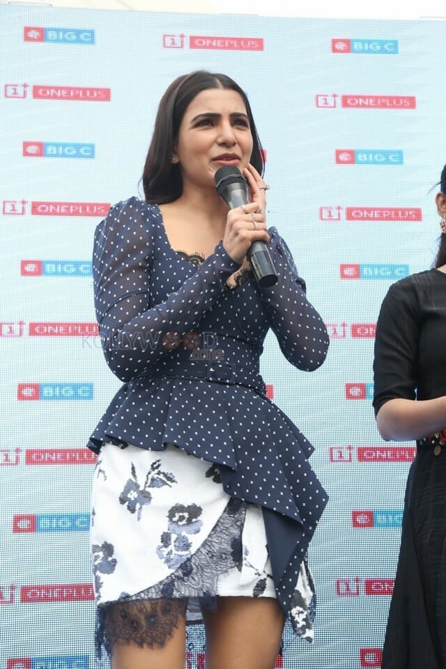 Samantha At The Launch Of Oneplus Mobiles At Big C Photos