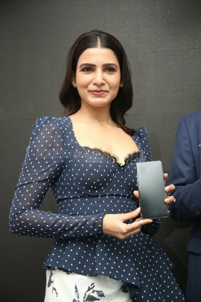 Samantha At The Launch Of Oneplus Mobiles At Big C Photos