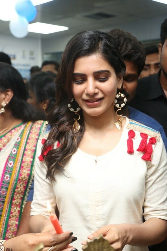 Samantha Launches Vcare Clinic Photos