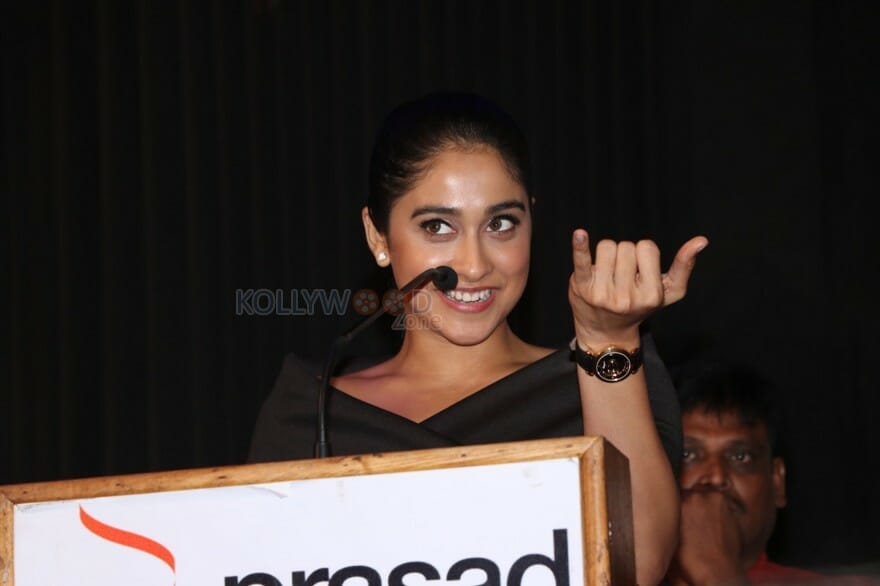 Saravanan Irukka Bayamaen Movie Heroine Regina Cassandra Photos