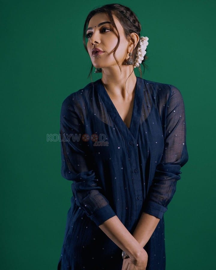 Satyabhama Actress Kajal Aggarwal in a Blue Ethnic Kurta Suit Pictures 10