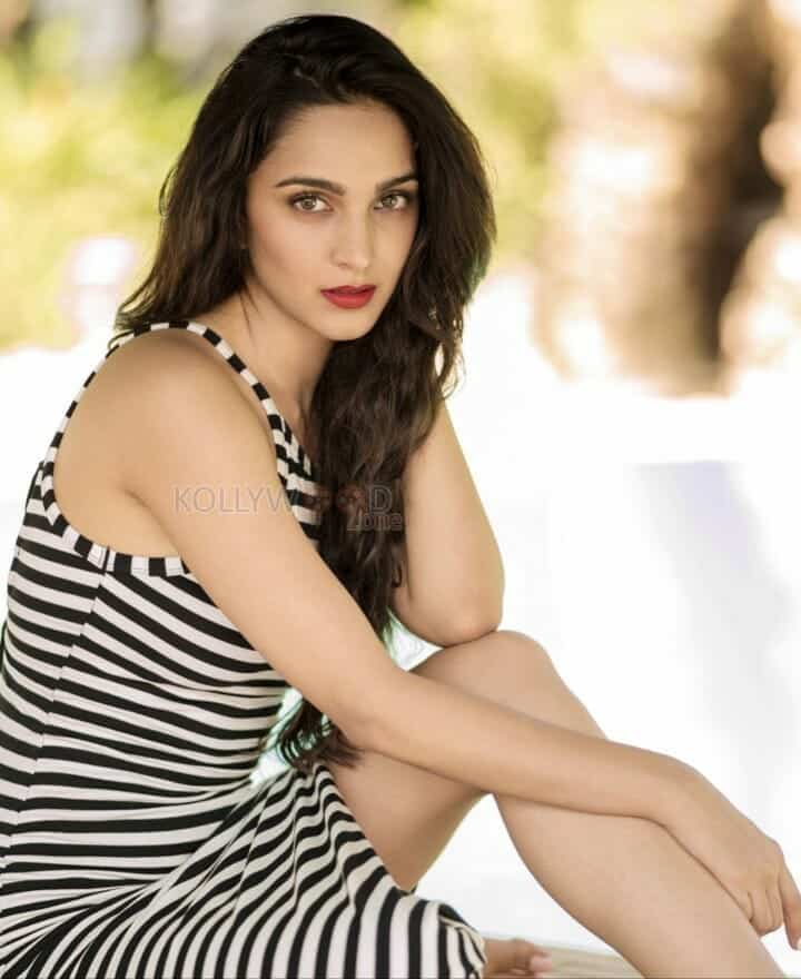 Satyaprem Ki Katha Actress Kiara Advani Stylish Pictures 04