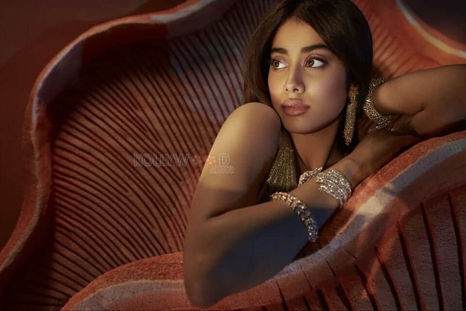 Seductive Janhvi Kapoor in Sexy Lehenga Photos 02