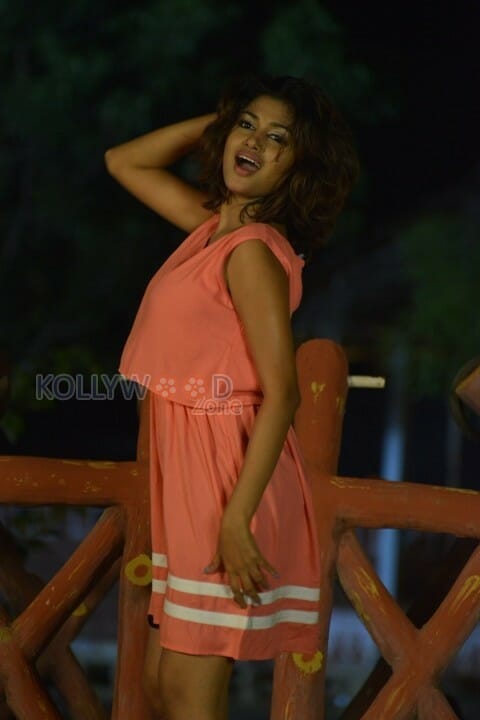 Seeni Movie Heroine Oviya Stills