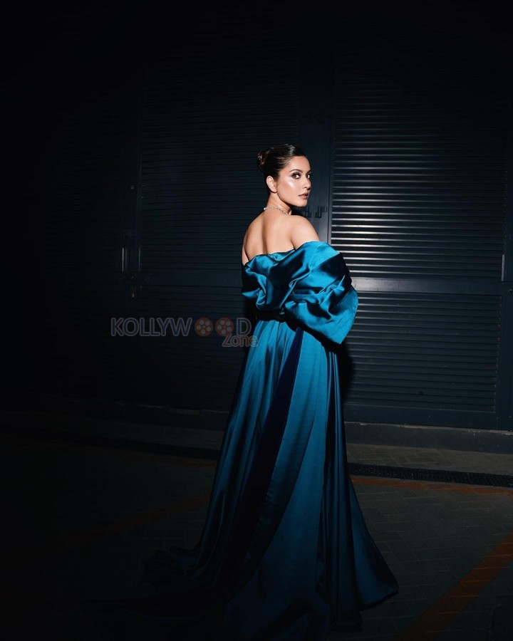 Sensual Raashi Khanna in a Blue Gown at IIFA Awards 2024 Photos 08