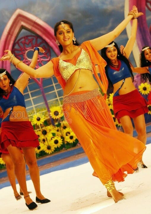 Sexy Actress Anushka Shetty Stills