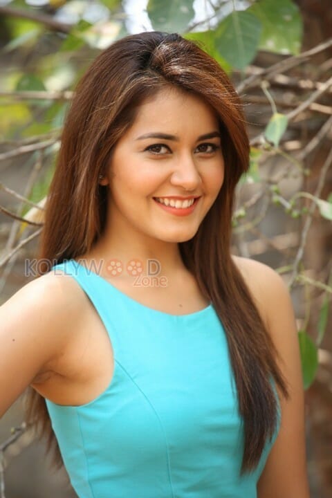 Sexy Actress Model Rashi Khanna Photos