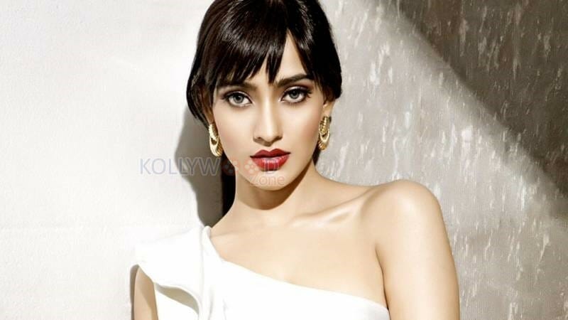 Sexy Actress Neha Sharma Pictures