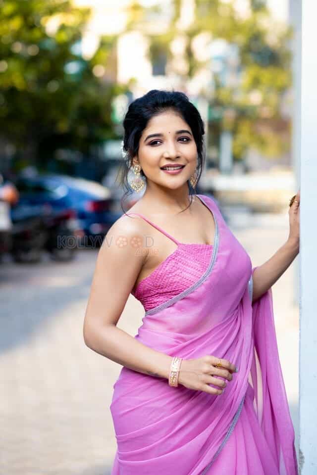 Sexy Actress Sakshi Agarwal in Violet Saree Photoshoot Pictures 02